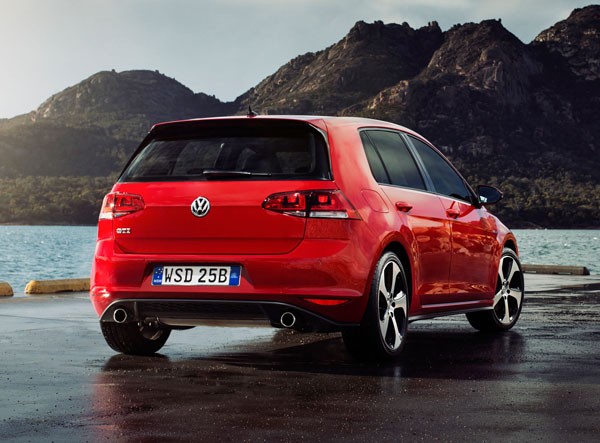 Volkswagen_Golf_GTI_rear