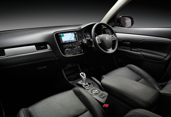 Mitsubishi_Outlander_PHEV_interior