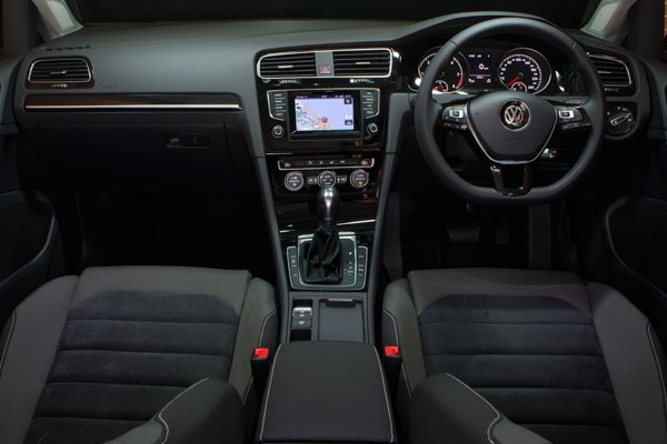 Volkswagen_Golf_wagon_interior