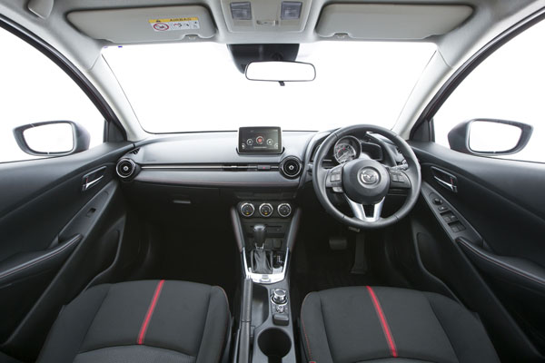 Mazda2_interior