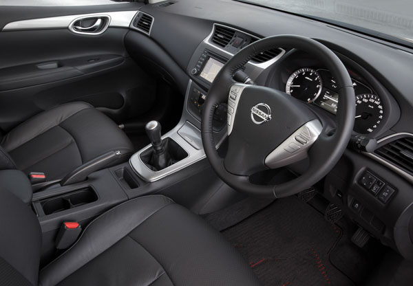 Nissan_Pulsar_SSS_interior