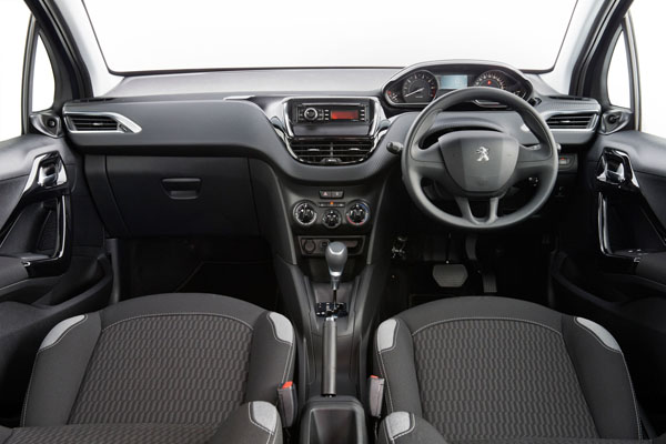 Peugeot_208_interior