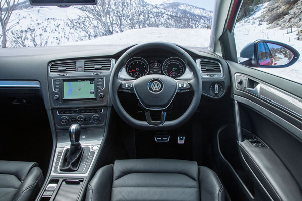 Volkswagen_Golf_Alltrack_interior