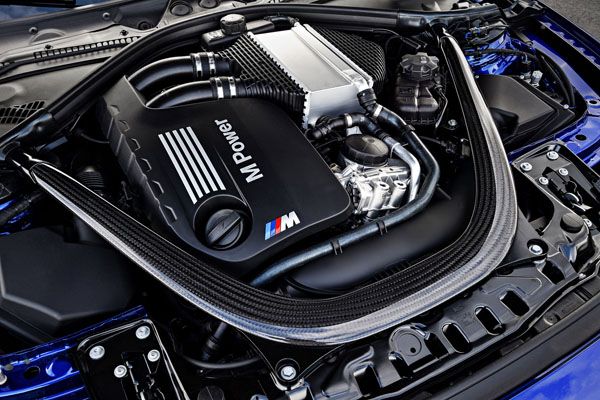 BMW_M4_Coupe_engine