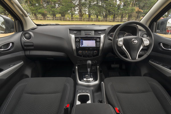 Nissan_Navara_interior