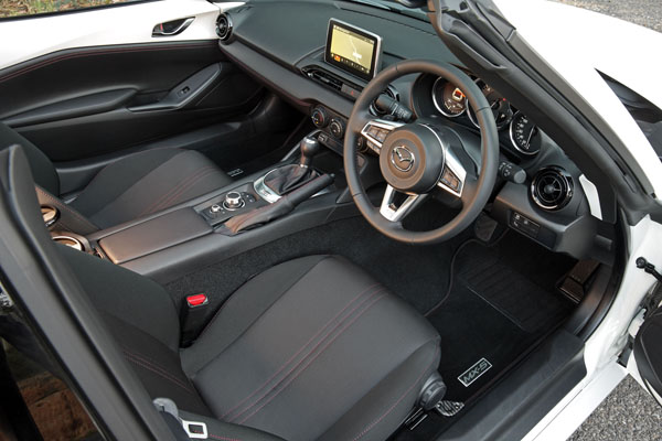 Mazda_MX-5_RF_interior