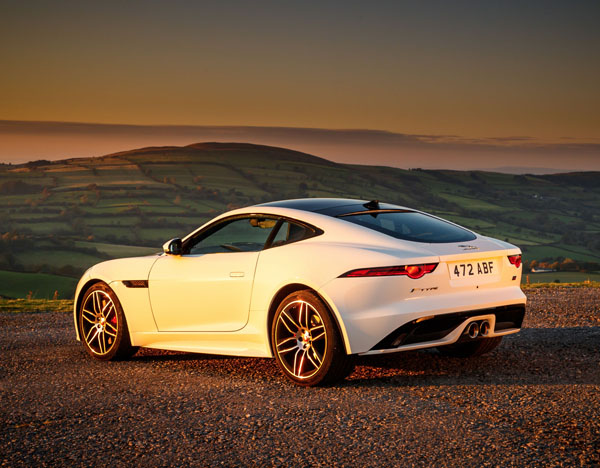 Jaguar_F-Type_Chequered_Flag_rear
