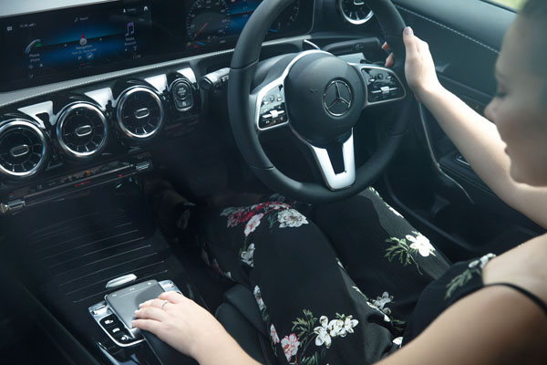Mercedes-Benz_A180_interior