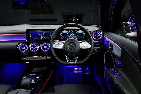 Mercedes-Benz_A200_interior