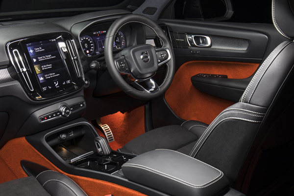 Volvo_XC40_interior