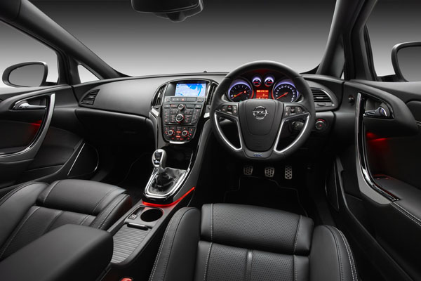 Opel_Astra_OPC_interior