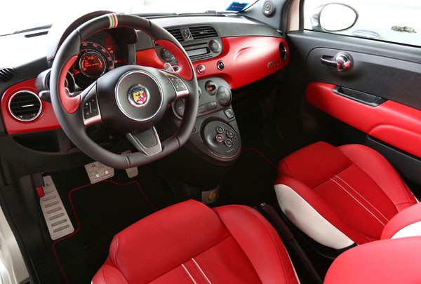 Fiat_Abarth_595_interior