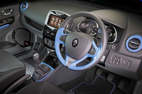 Renault_Clio_Expression_interior