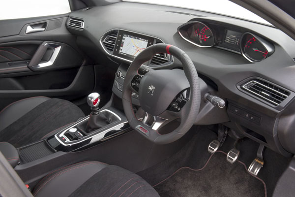 Peugeot_308_GTi_interior