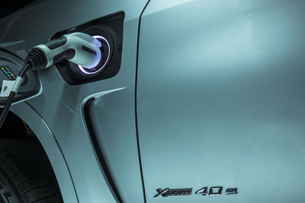 BMW_X5_iPerformance_charger