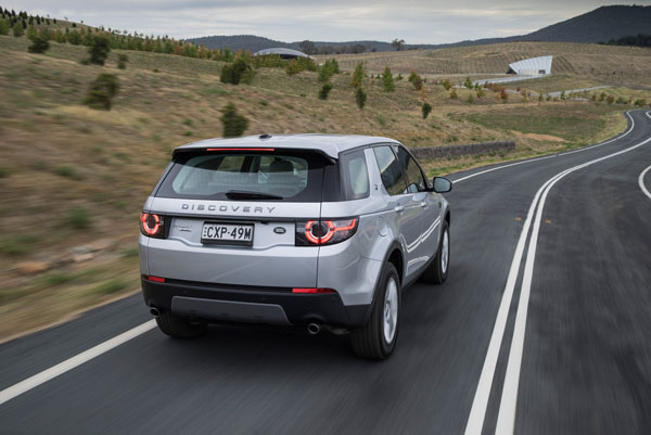 Land_Rover_Discovery_Sport_rear