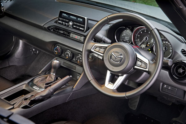Mazda_MX-5_Roadster_interior