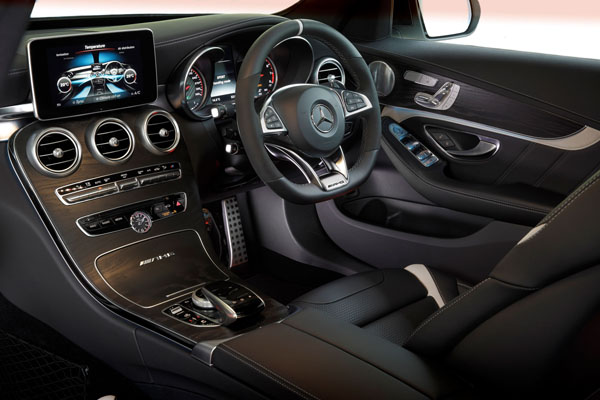 Mercedes-AMG_C63S_interior