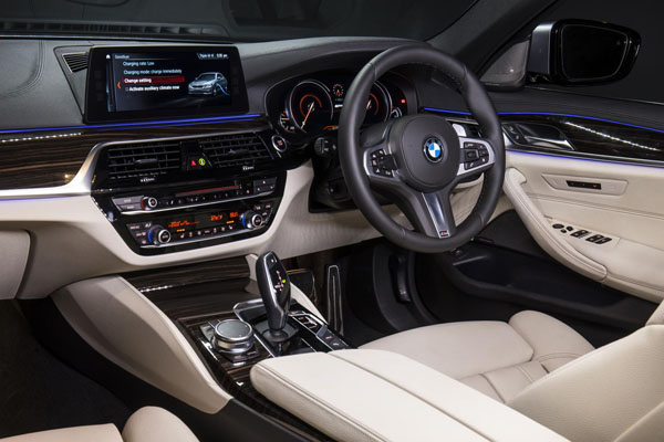 BMW_530e_interior