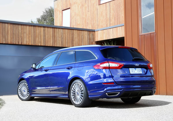 Ford_Mondeo_rear
