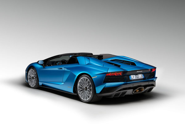 Lamborghini_Aventador_rear