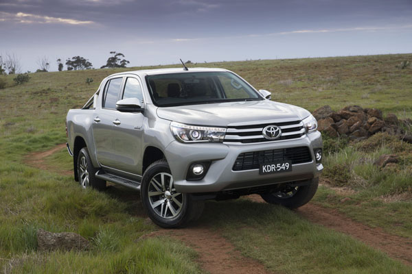 Toyota_HiLux_front
