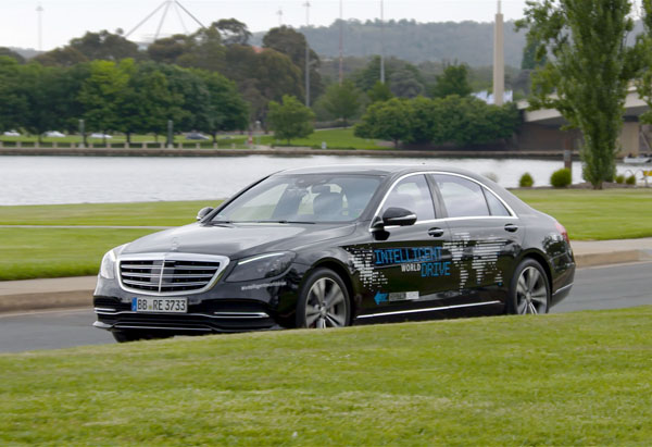 Mercedes-Benz_Canberra