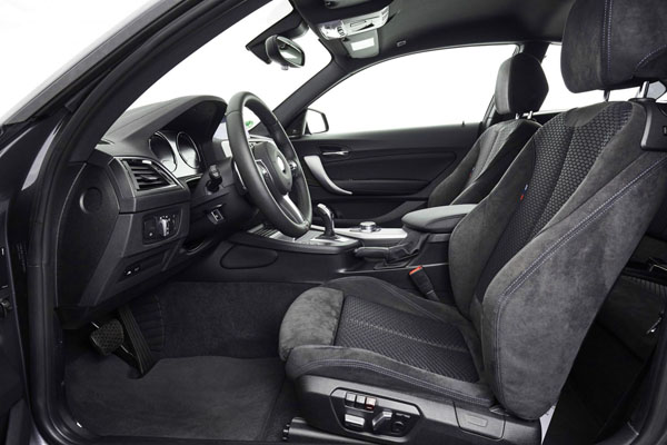 BMW_M240i_Coupe_interior