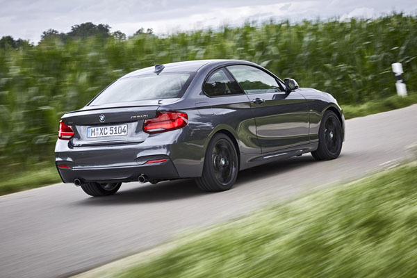 BMW_M240i_Coupe_rear