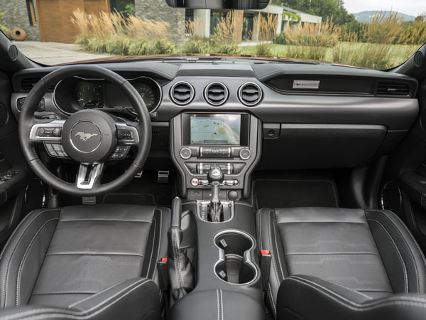 Ford_Mustang_Ecoboost_interior