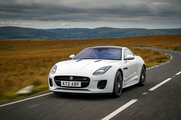 Jaguar_F-Type_Chequered_Flag_front