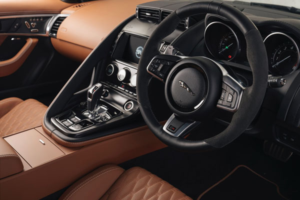 Jaguar_F-Type_Coupe_interior