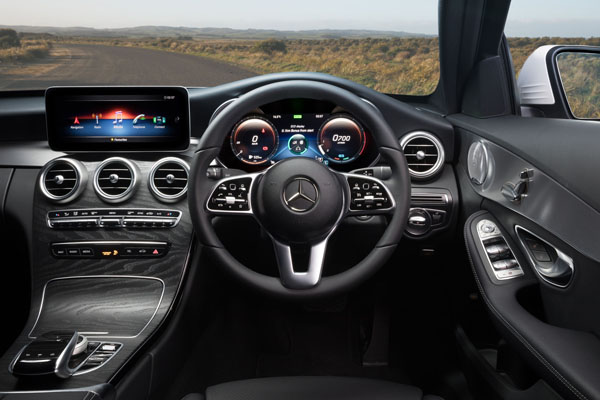 Mercedes-Benz_C200_interior