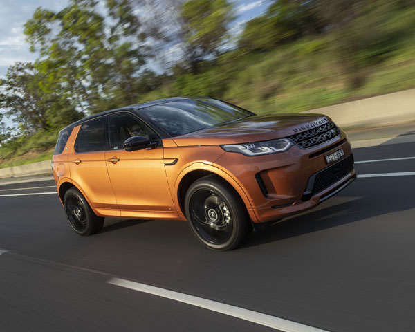 Land_Rover_Discovery_Sport_front