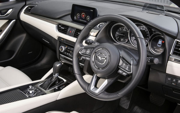 Mazda6_wagon_interior
