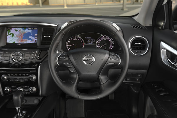 Nissan_Pathfinder_N-Trek_interior
